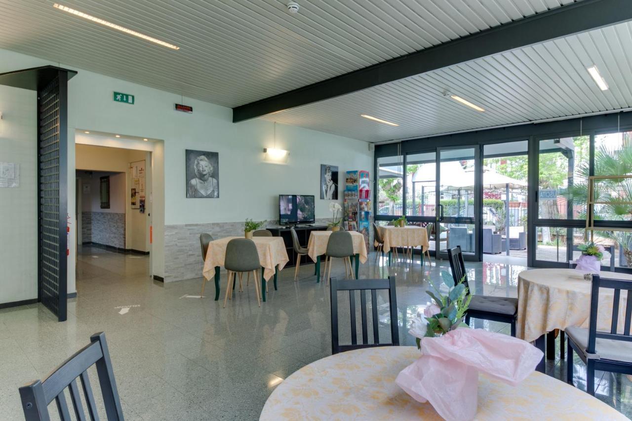 Hotel Villa Merope Rimini Ngoại thất bức ảnh