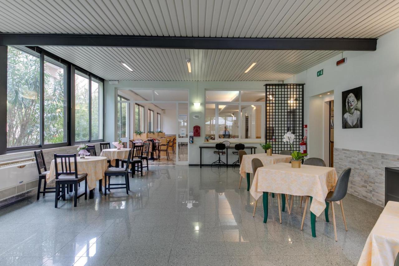 Hotel Villa Merope Rimini Ngoại thất bức ảnh