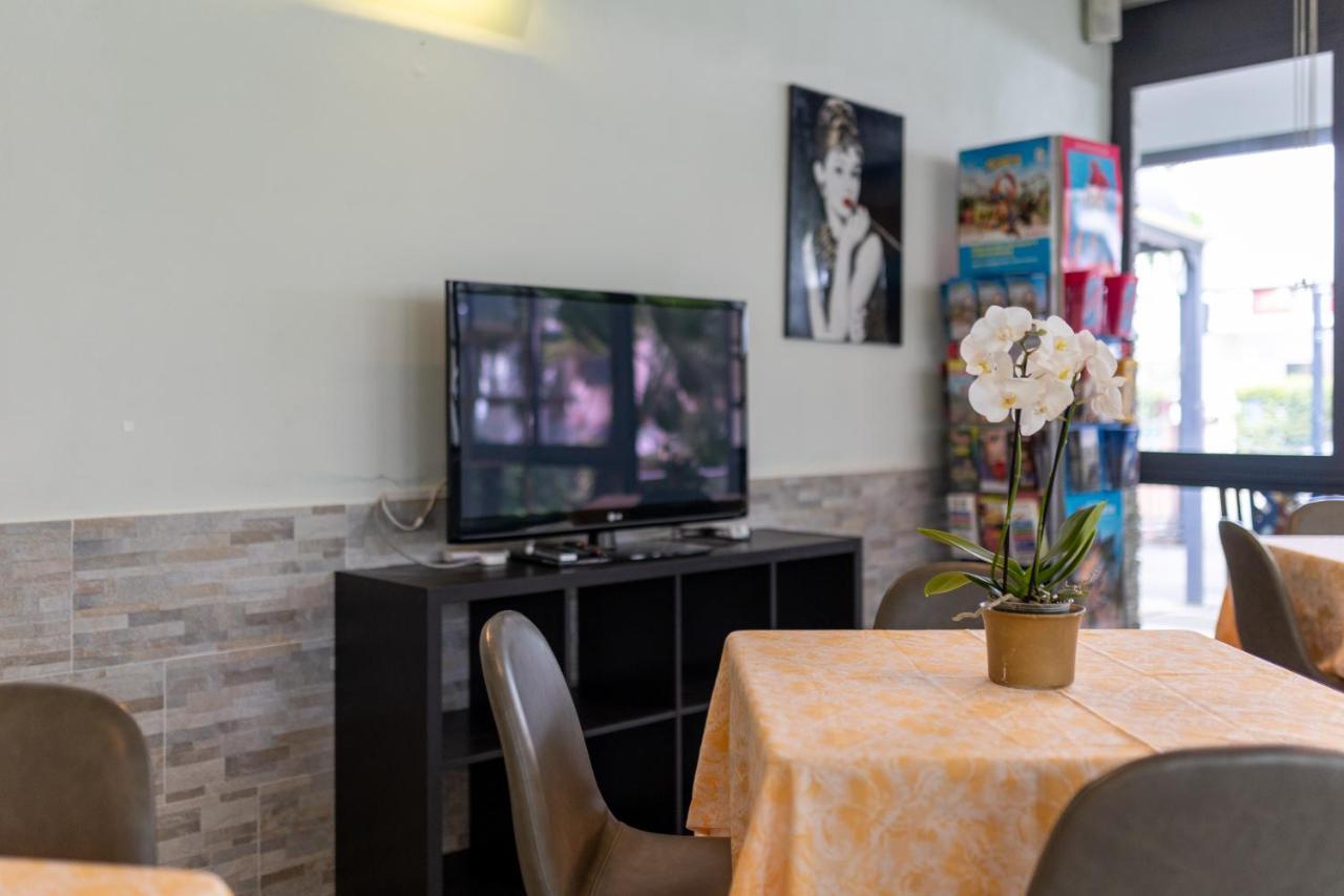 Hotel Villa Merope Rimini Ngoại thất bức ảnh